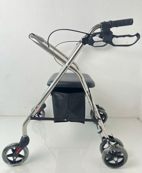 Khung tập đi có phanh, bánh lớn 8