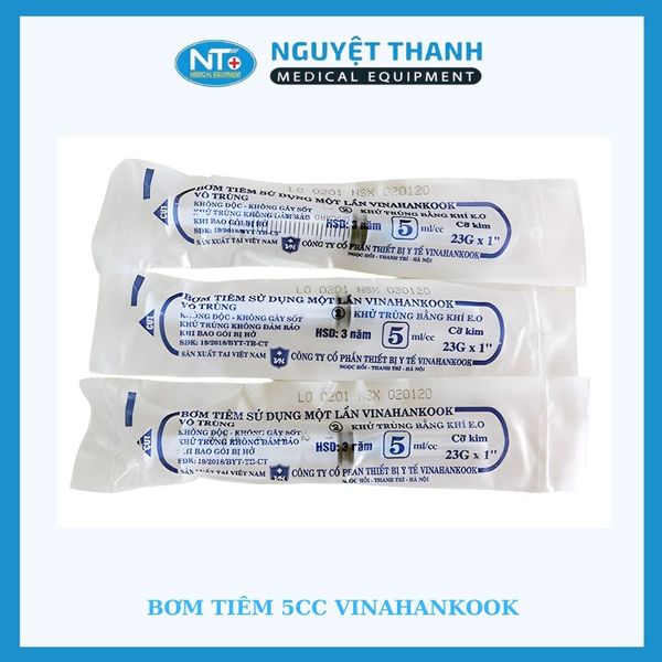 Bơm tiêm 5cc Vinahankook, kim 25G tiệt trùng bằng khí E.O, hộp 100 cái