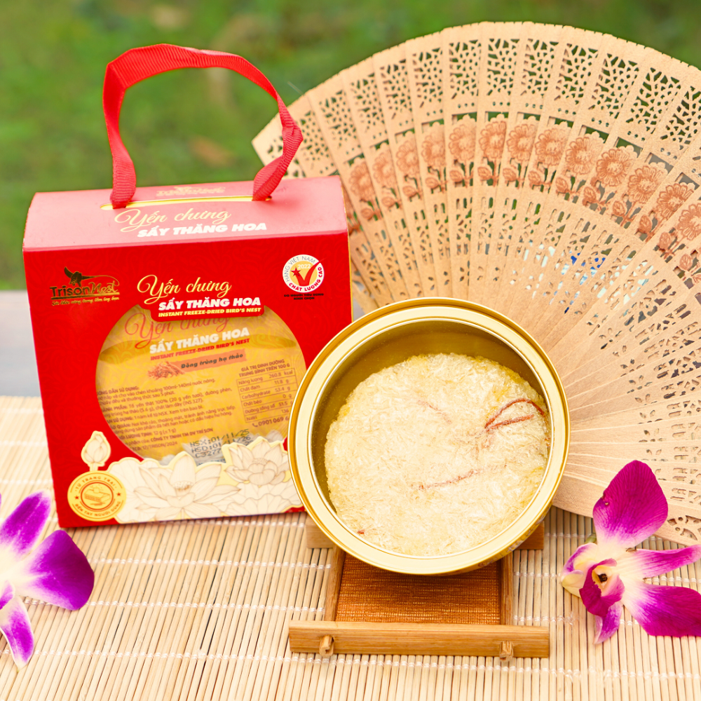  Yến chưng Sấy thăng hoa vị Đông trùng hạ thảo. 