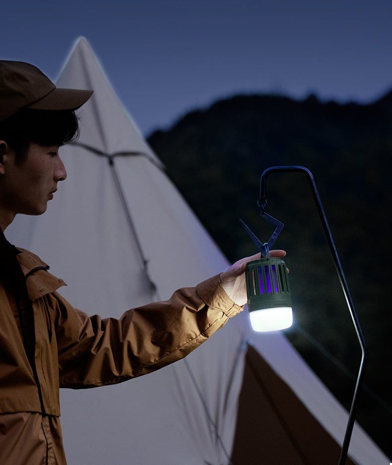 Đèn dã ngoại Naturehike NH20ZM003 có tính năng diệt muỗi
