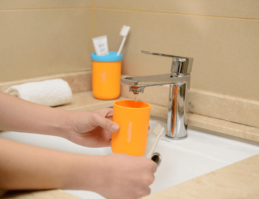 Hộp đựng bàn chải đánh răng kèm cốc NatureHike NH17X020-B