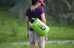 Túi khô chống nước xách tay, đeo balo đi biển NatureHike FS16M005-J