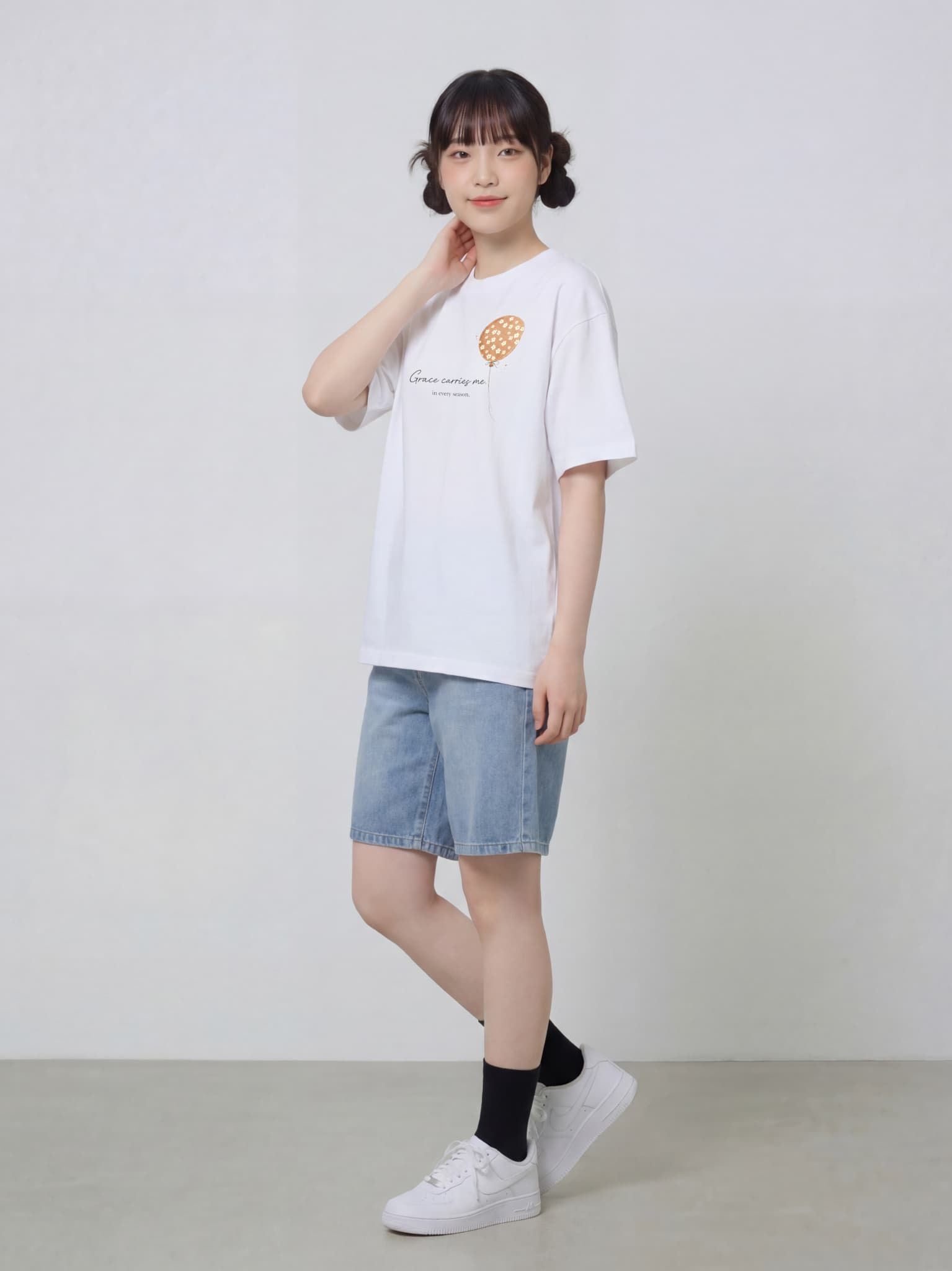 Áo thun boxy in hình bong bóng LU26101104 - Trắng