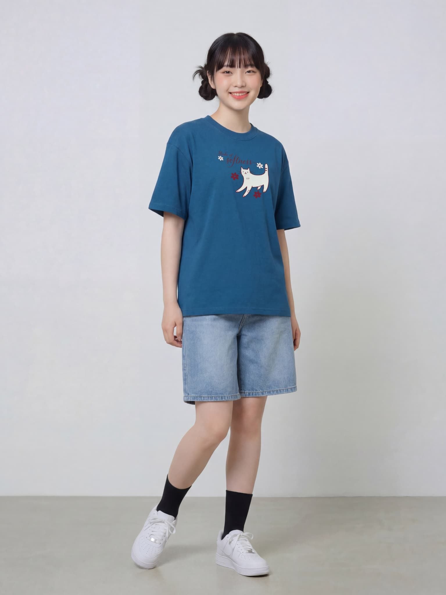 Áo thun boxy in hình Made of  softness LU26101103 - Xanh biển đậm