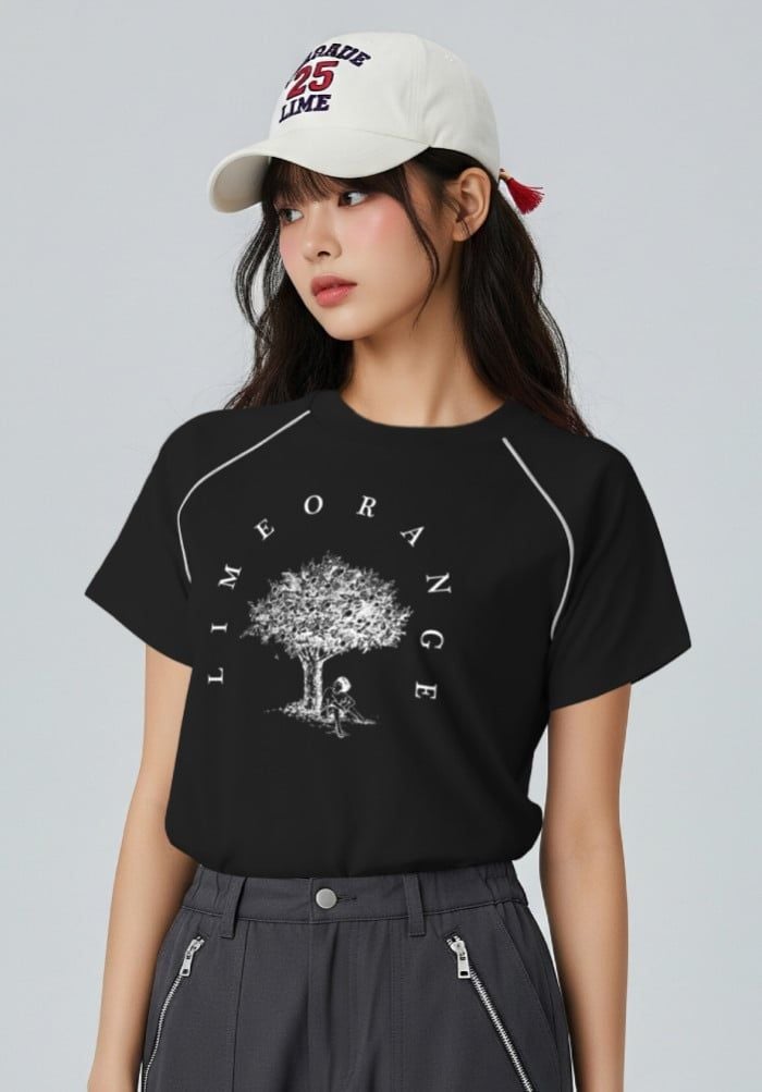 Áo thun hình in tay raglan - Signature Tee - Đen