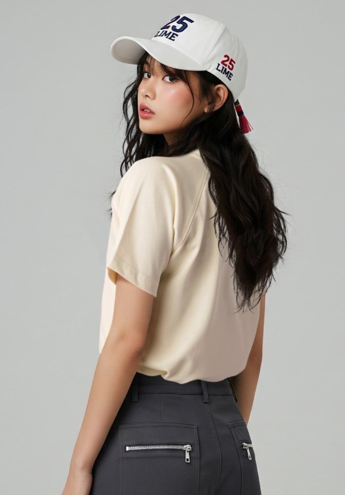 Áo thun hình in tay raglan - Signature Tee - Kem