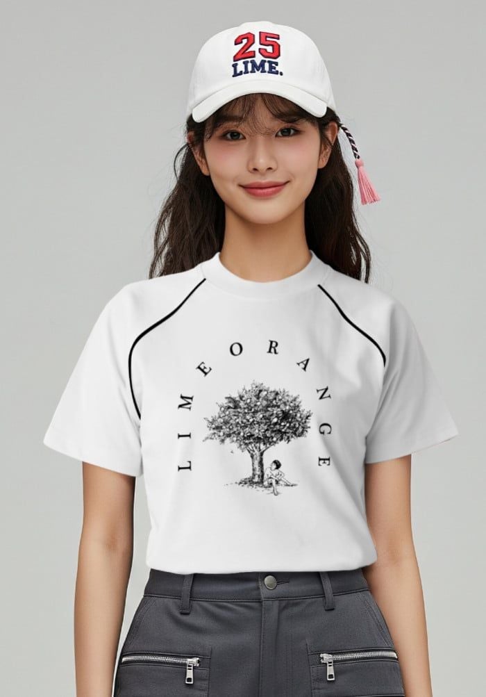 Áo thun hình in tay raglan - Signature Tee - Trắng