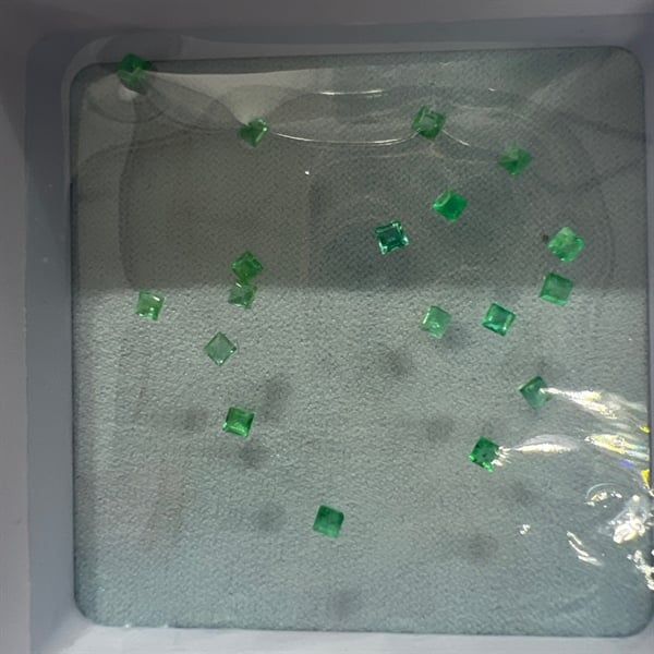  Đá Emerald - Vuông 2 ly 