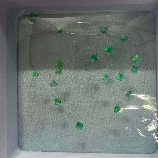  Đá Emerald - Vuông 2 ly 