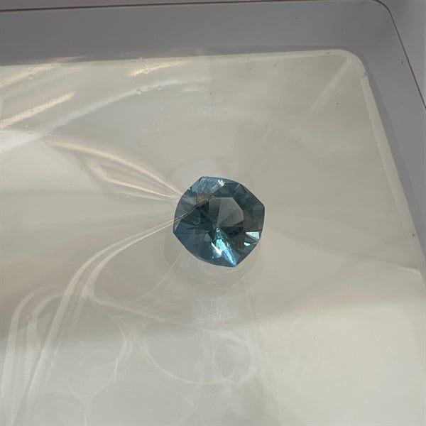  Đá Topaz blue london - 8.2x8.0x5.7ly - 2.60 ct 