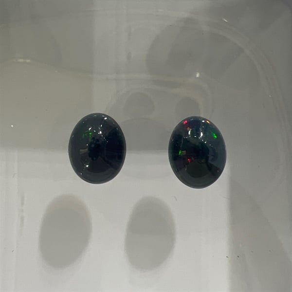  Đá Opal- Oval 7.9x9.7x4.6ly-1.5ct 