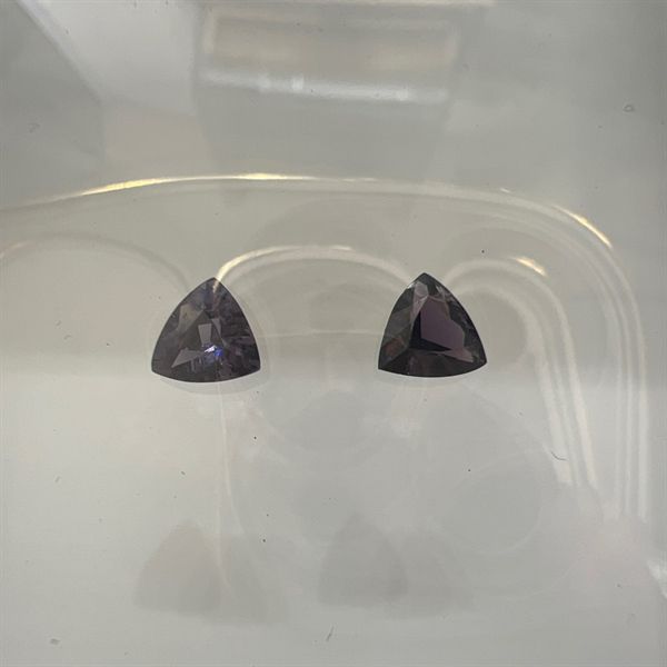  Đá Spinel -Tam giác 5.9x5.9x3ly-0.7 