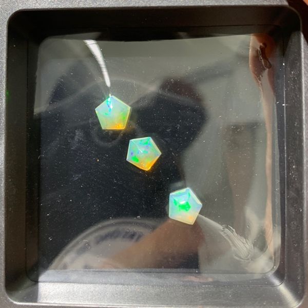  Đá Opal - 5 cạnh 6ly - 0.95 ct 