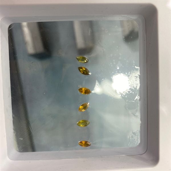  Đá Tourmaline - Dưa 5.3 x 2.6 ly-0.1ct 