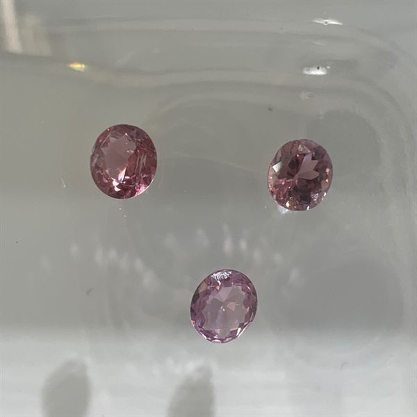  Đá Spinel-Oval 3.8x4.4x2.7-0.3ct 