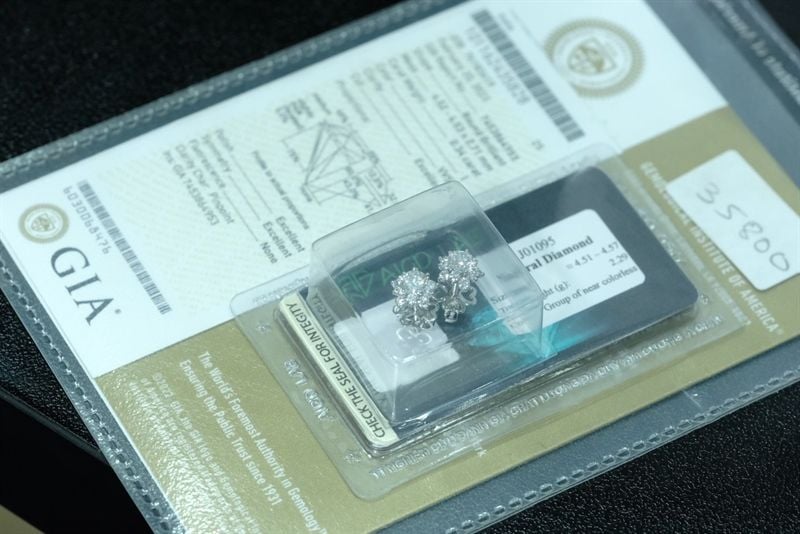  Bông tai xoàn thiết kế 