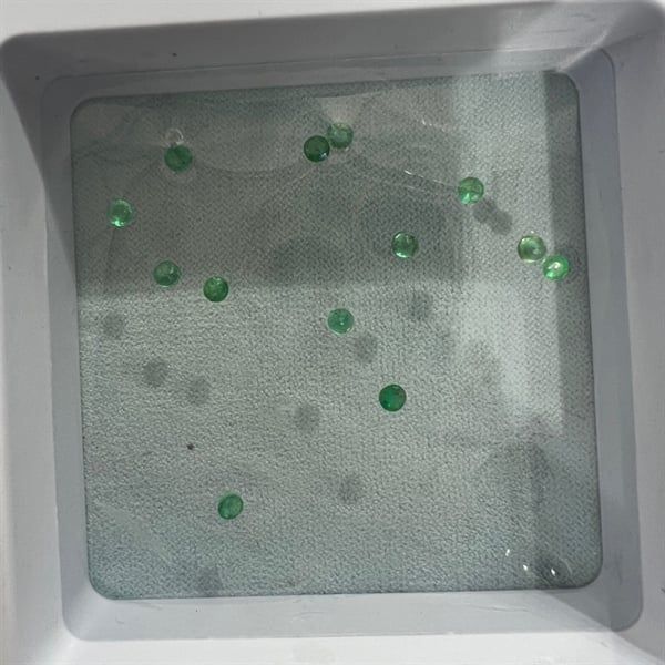  Đá Emerald - Tròn 2.6 ly 