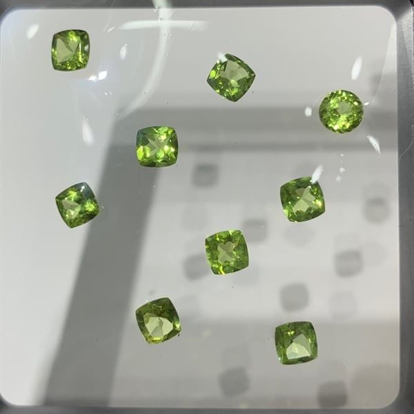  Đá Peridot - Vuông 5.1 ly - 0.8ct 