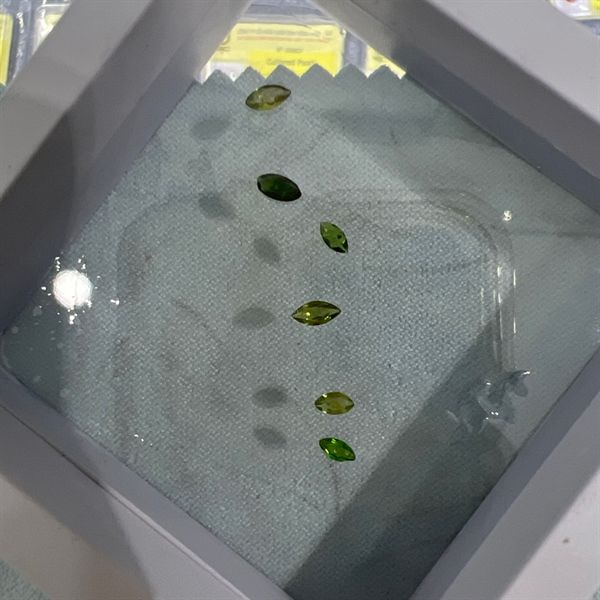  Đá Tourmaline - Dưa 5.3 x 2.6 ly-0.1ct 