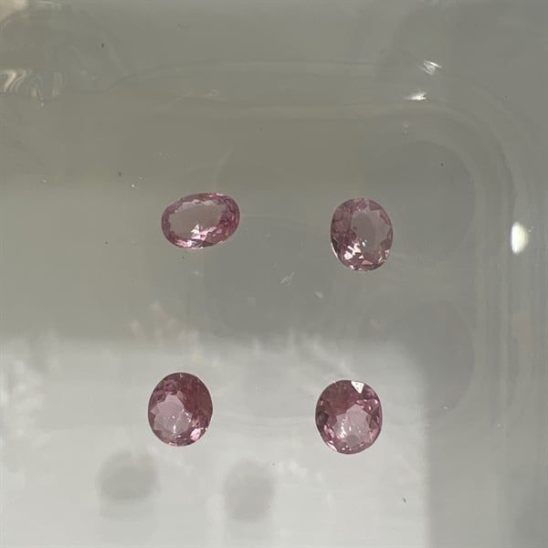  Đá Spinel-oval 3.7x4.2x2ly-0.2ct 