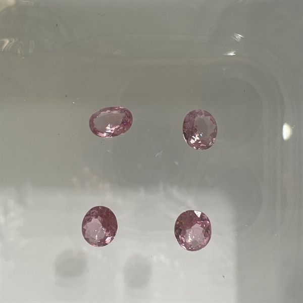  Đá Spinel-oval 3.7x4.2x2ly-0.2ct 