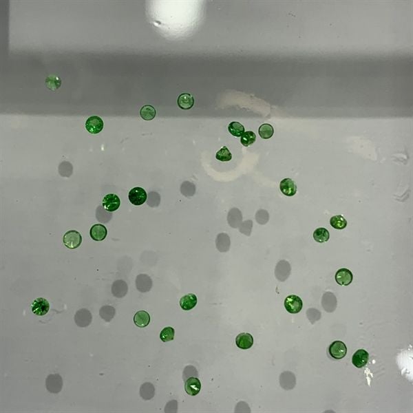  Đá Garnet xanh 2 ly 