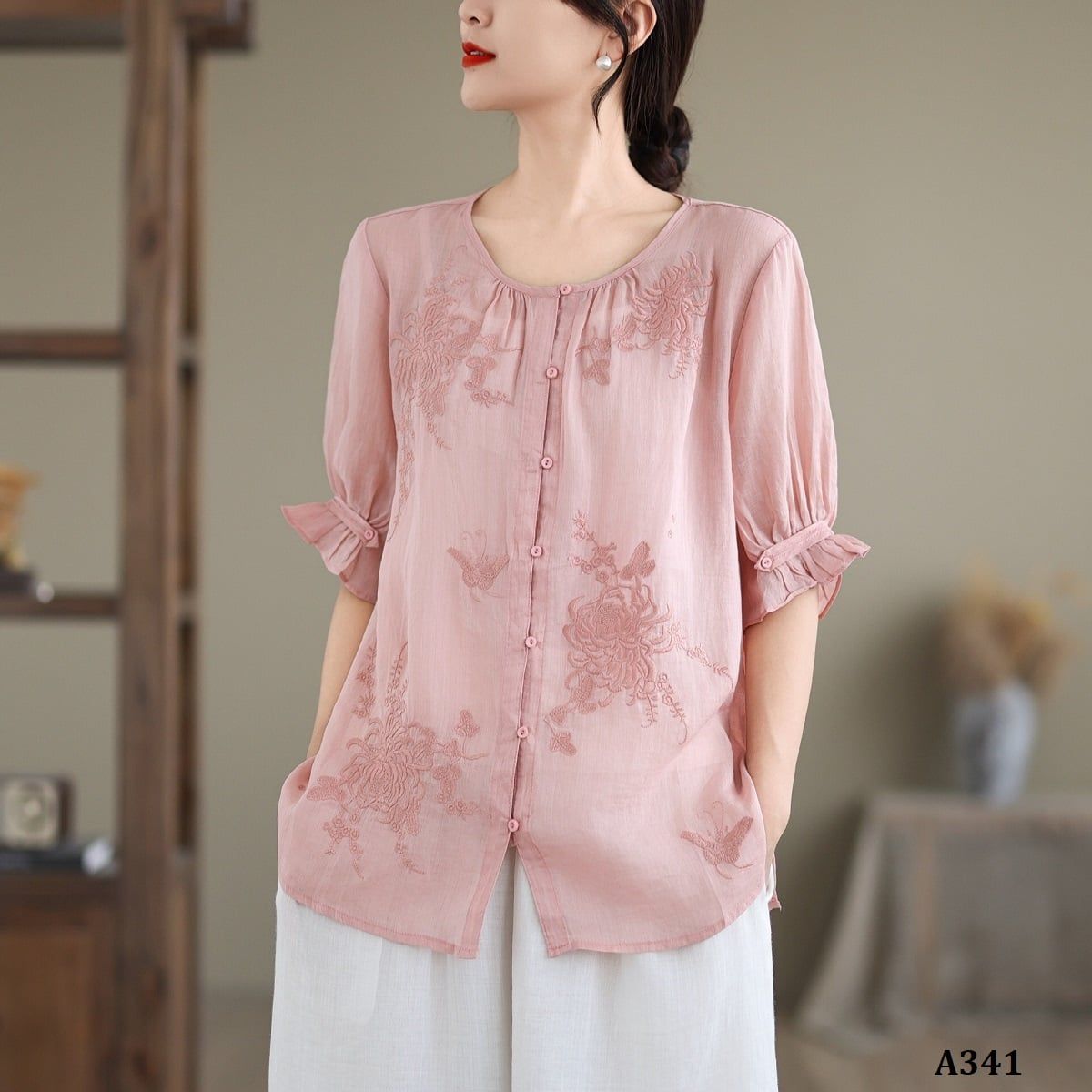  A341-Áo Ramie Thêu Hoa Tay Nút 