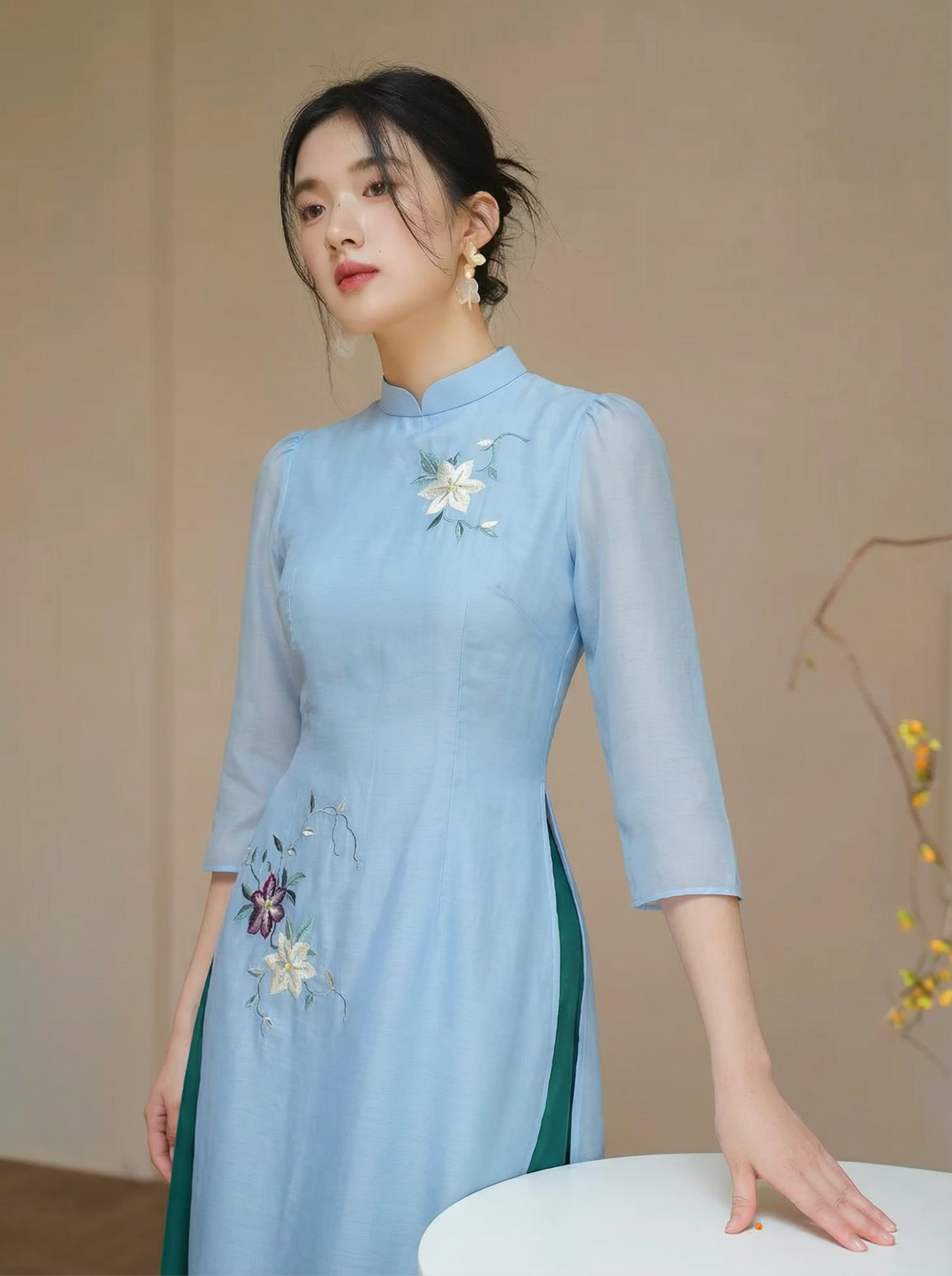  AD12- Áo Dài Tơ Thêu Hoa Tay Phồng Nhẹ 