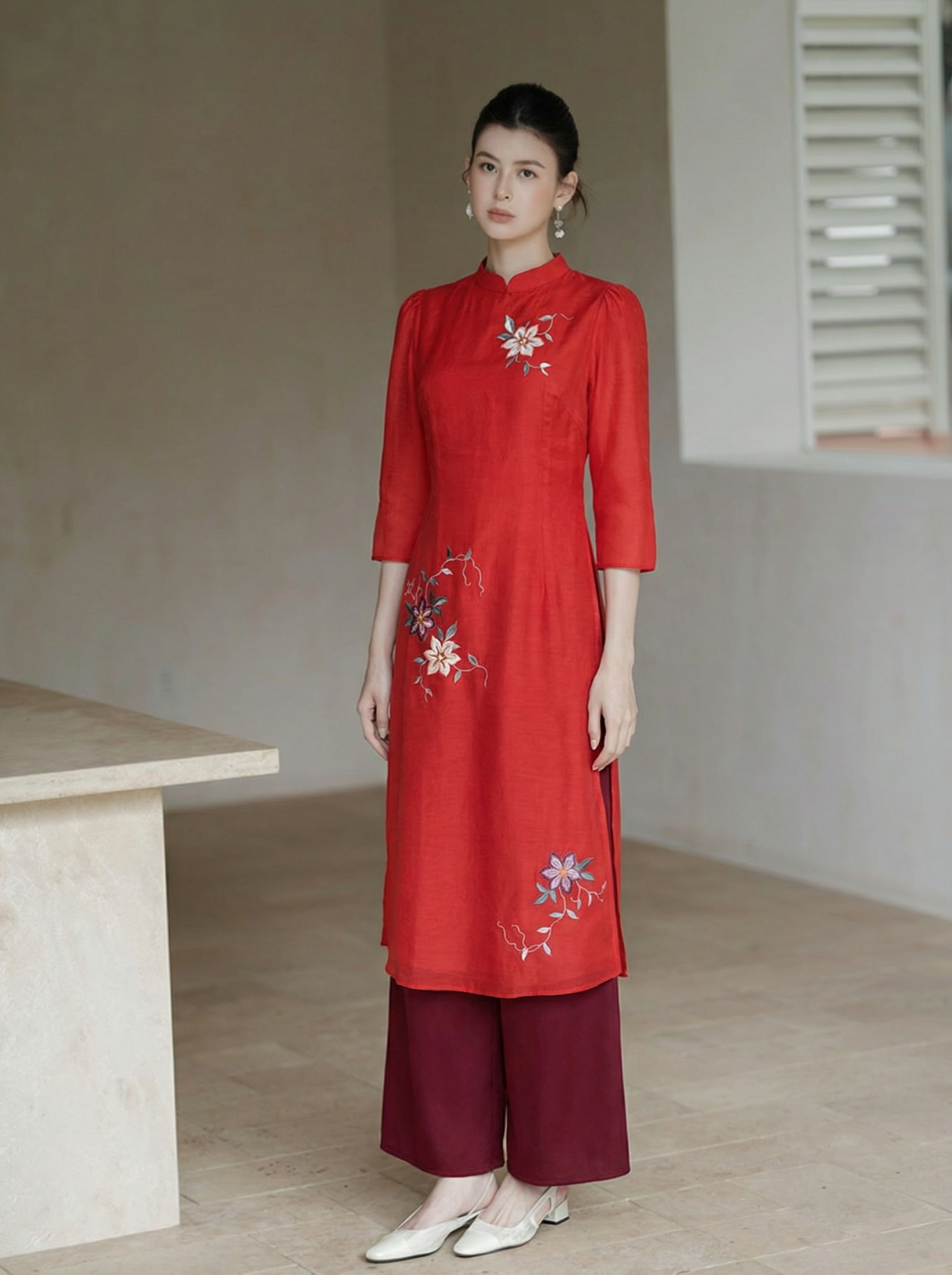  AD12- Áo Dài Tơ Thêu Hoa Tay Phồng Nhẹ 