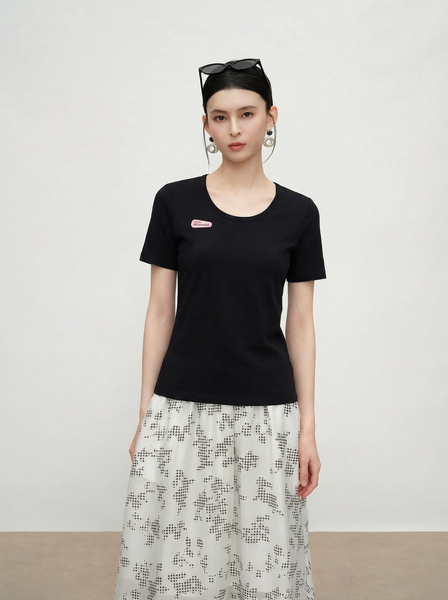  AT44-Áo Thun Cổ Tròn Đính Logo Miu 