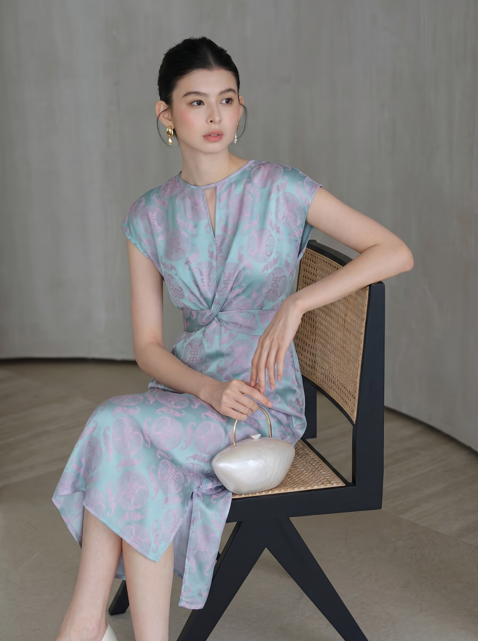  D198-Đầm Lụa Ly Chéo Tay Liền 