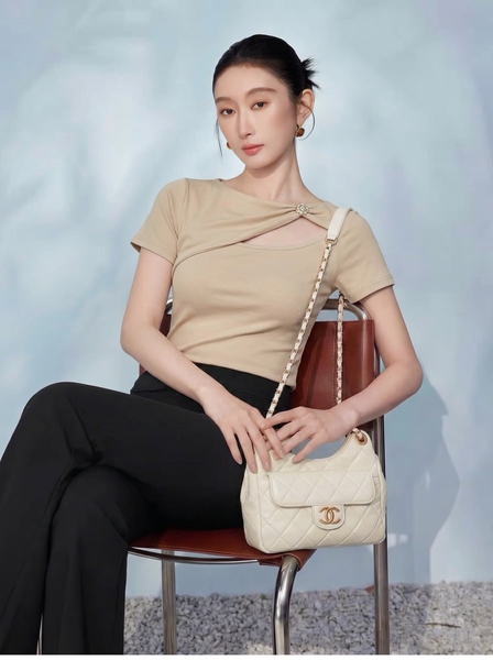  AT70-Áo Thun Cotton  Đính Logo Nơ 