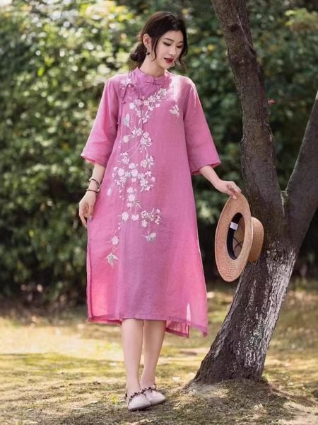  D05-Đầm Ramie Thêu Cây Hoa Nút Gài Cổ Điển Thanh Lịch 