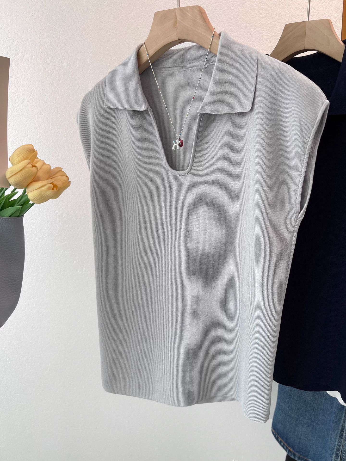  A661-Áo Len Lụa Băng Cổ Bẻ Không Tay Mỏng Mát 