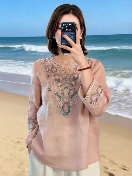  A894-Áo Ramie Thêu Hoa Cổ V Nghệ Thuật 