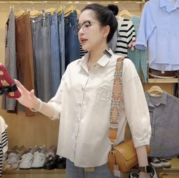  A489- Áo Sơ Mi Thêu Hoa Trà 