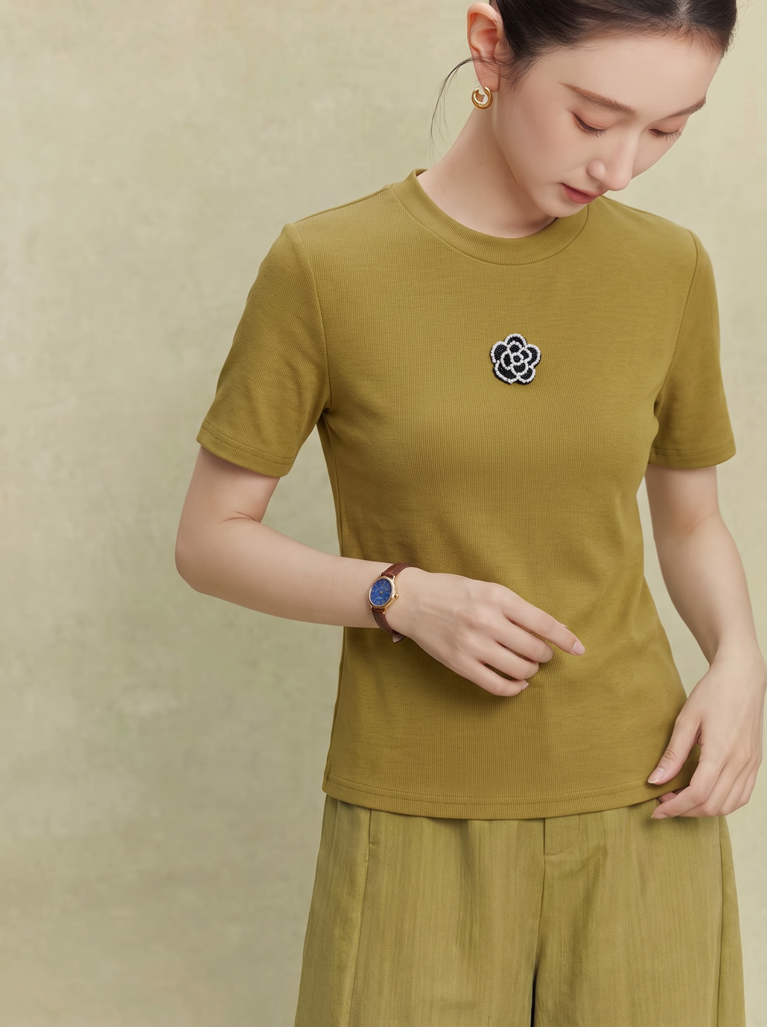  AT22-Áo Thun Lụa Mịn Đính Hoa Hồng 