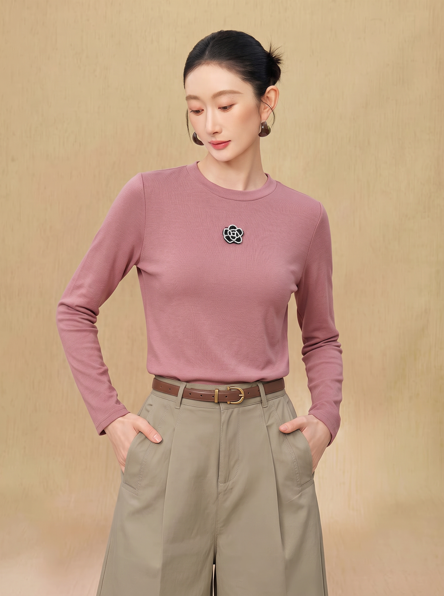  AT23-Áo Thun Lụa Tay Dài Đính Hoa Hồng 