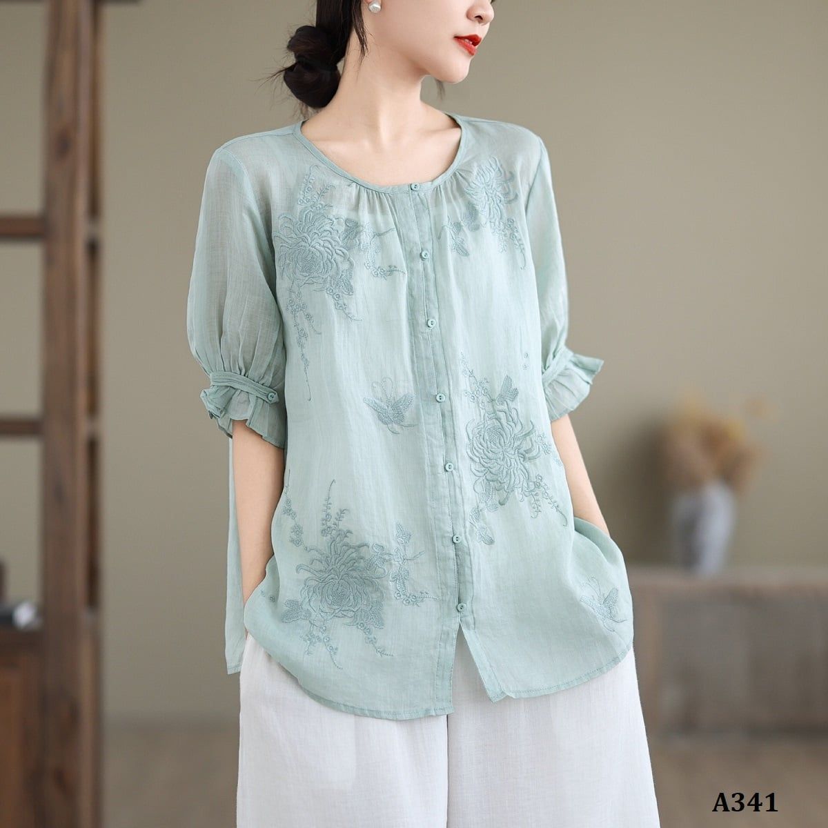  A341-Áo Ramie Thêu Hoa Tay Nút 