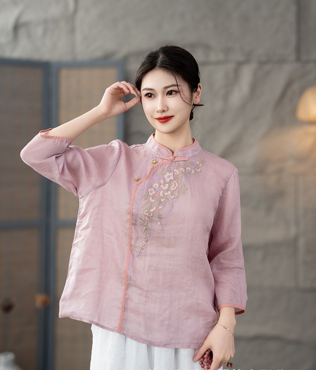  A556-Áo Ramie Thêu Hoa Cổ Đứng 