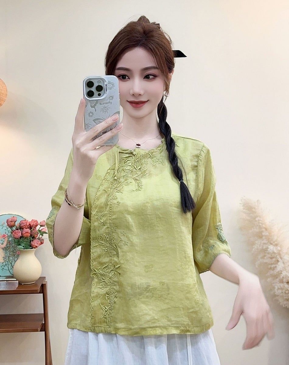 A559-Áo Ramie Thêu Hoa Cổ Tròn 