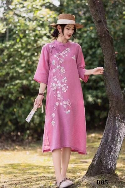  D05-Đầm Ramie Thêu Cây Hoa Nút Gài Cổ Điển Thanh Lịch 