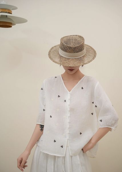  A688-Áo Ramie Thêu Tim Cổ V Thanh Lịch Cổ Điển 