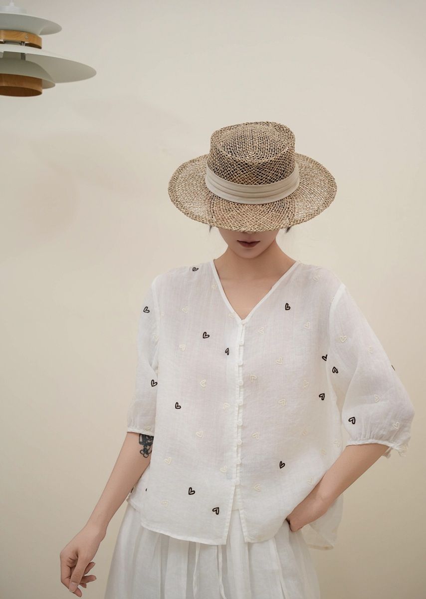  A688-Áo Ramie Thêu Tim Cổ V Thanh Lịch Cổ Điển 