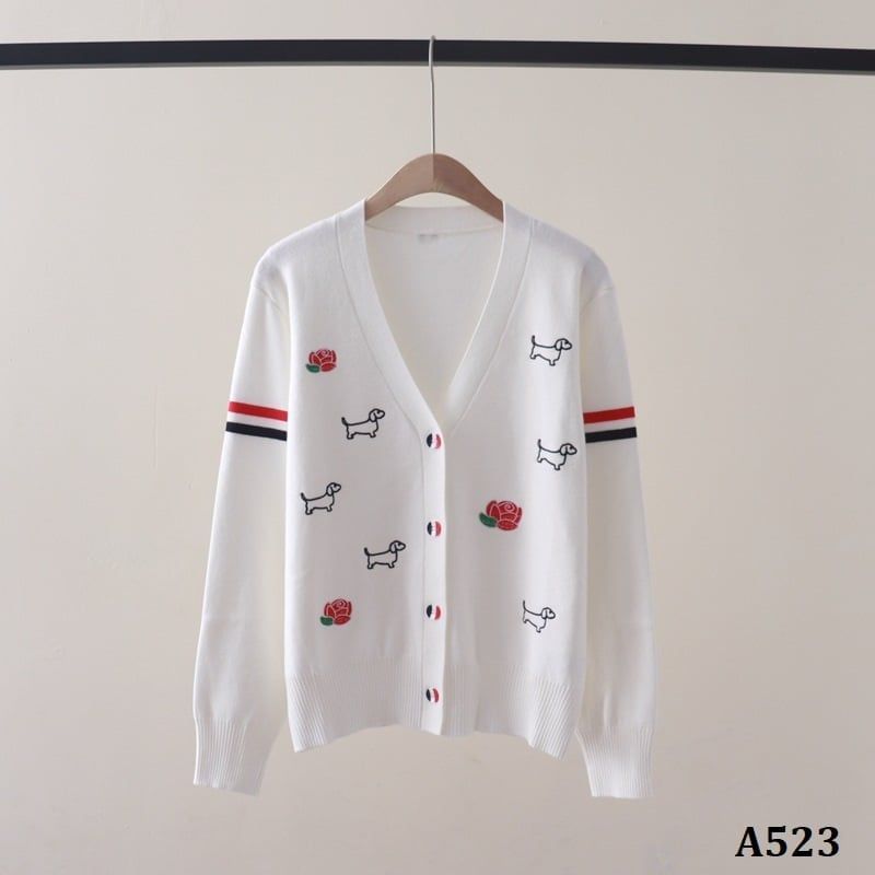  A523-Áo Khoác Len Cún Cưng Thêu Hoa Hồng 
