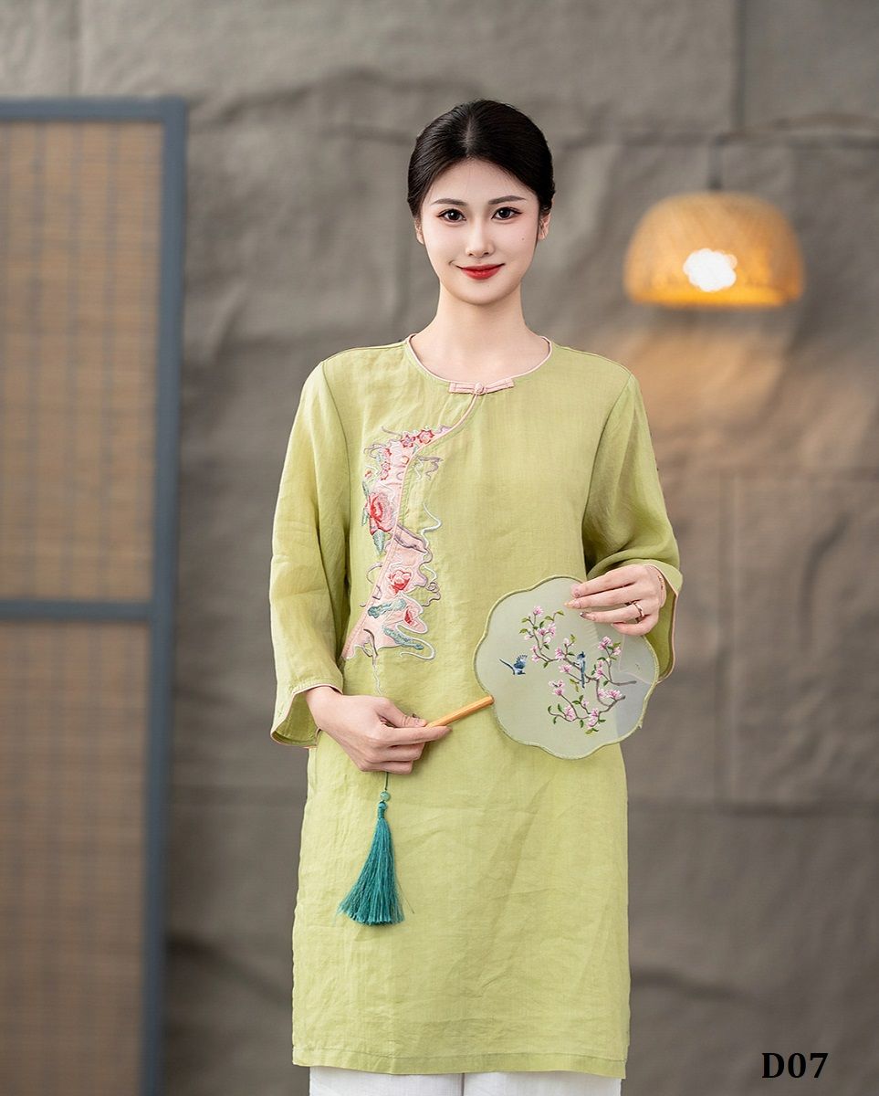  D07-Đầm Ramie Thêu Hoa Cổ Điển Thanh Lịch 