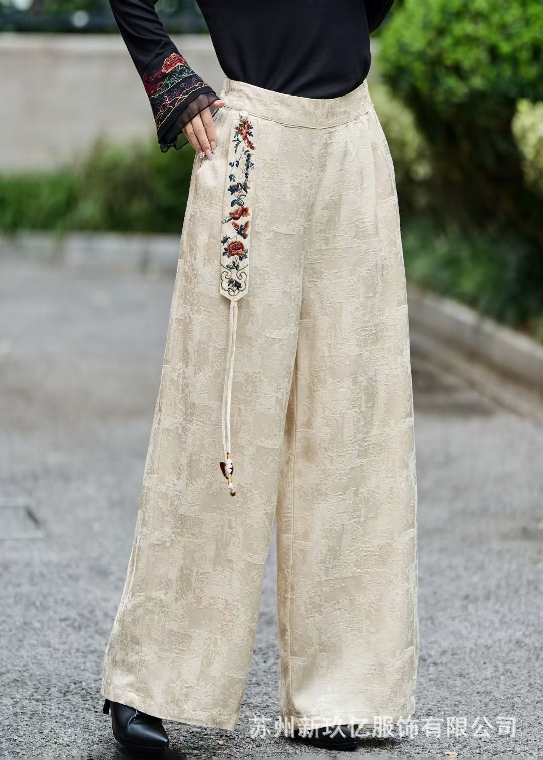  Q394-Quần dài nữ kiểu dáng ống suông thêu họa tiết 