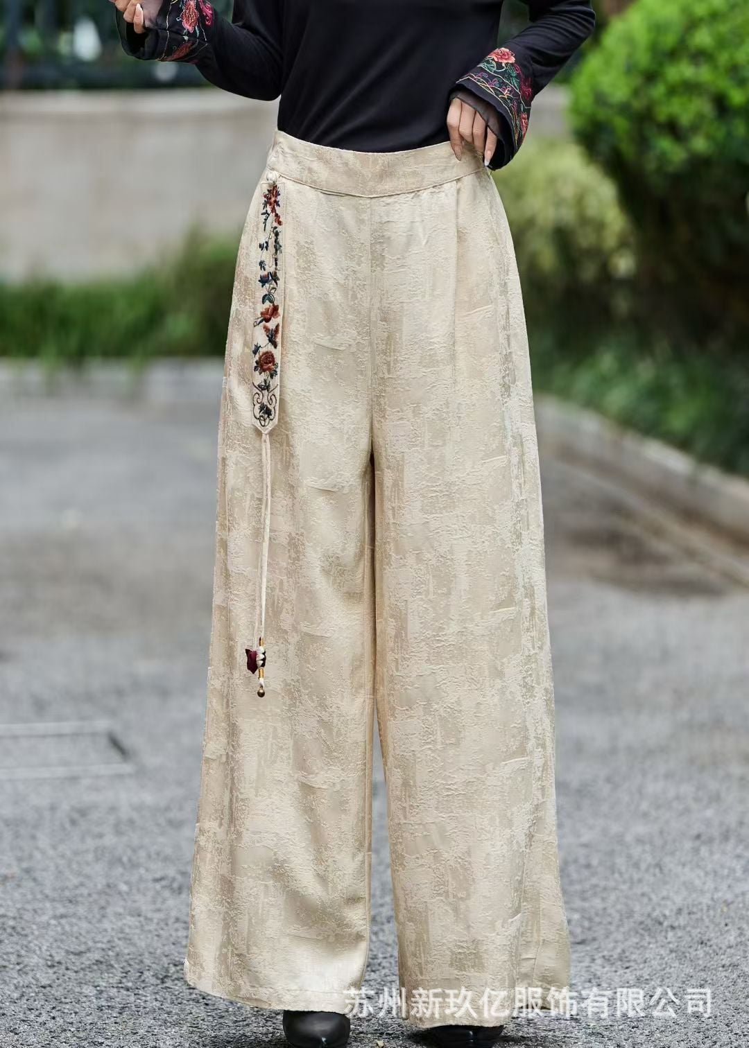  Q394-Quần dài nữ kiểu dáng ống suông thêu họa tiết 