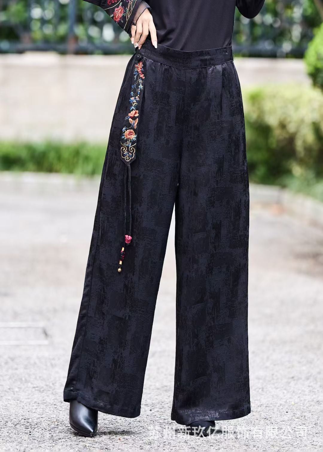  Q394-Quần dài nữ kiểu dáng ống suông thêu họa tiết 