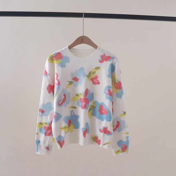  A838- Áo len dài tay cổ tròn in hình bướm 